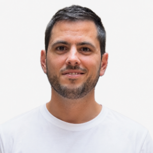Retrato de Carlos, cofundador de Kuxuk Makers