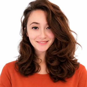 Retrato de Ezgi, cofundadora de Kuxuk Makers